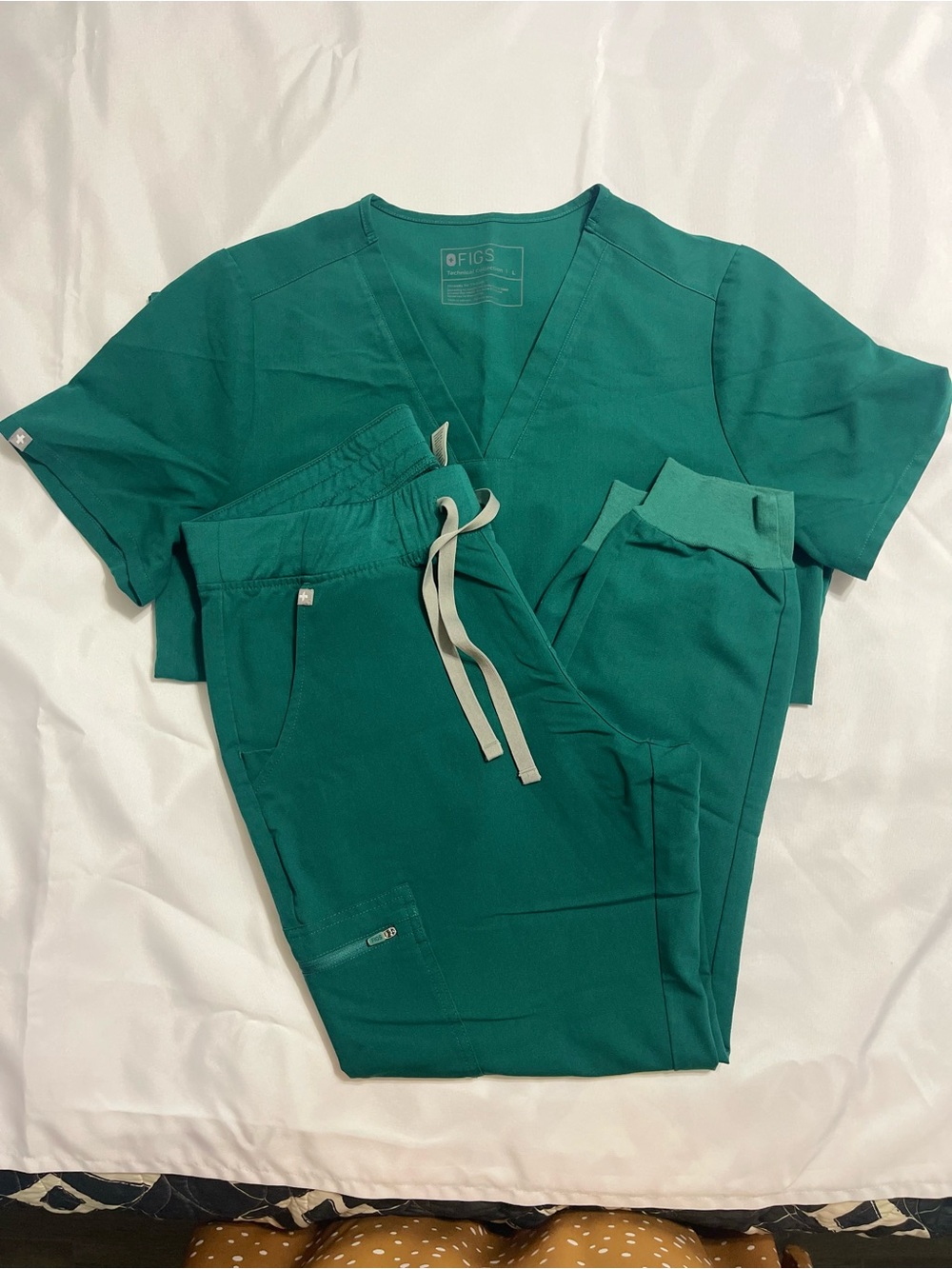 FIGS Hunter Green Casma 3-Pocket Top & Zamora Jogger Set L